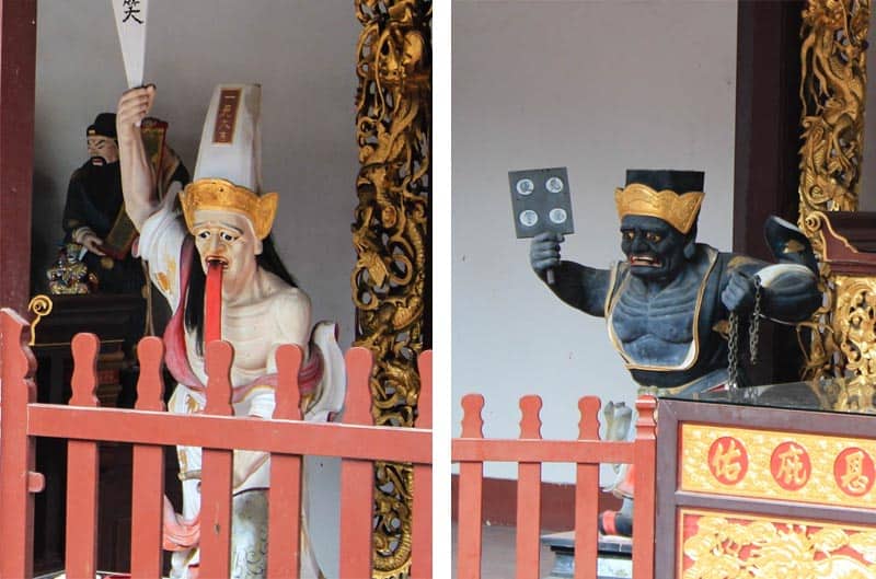 Figures inside Thian Hock Keng