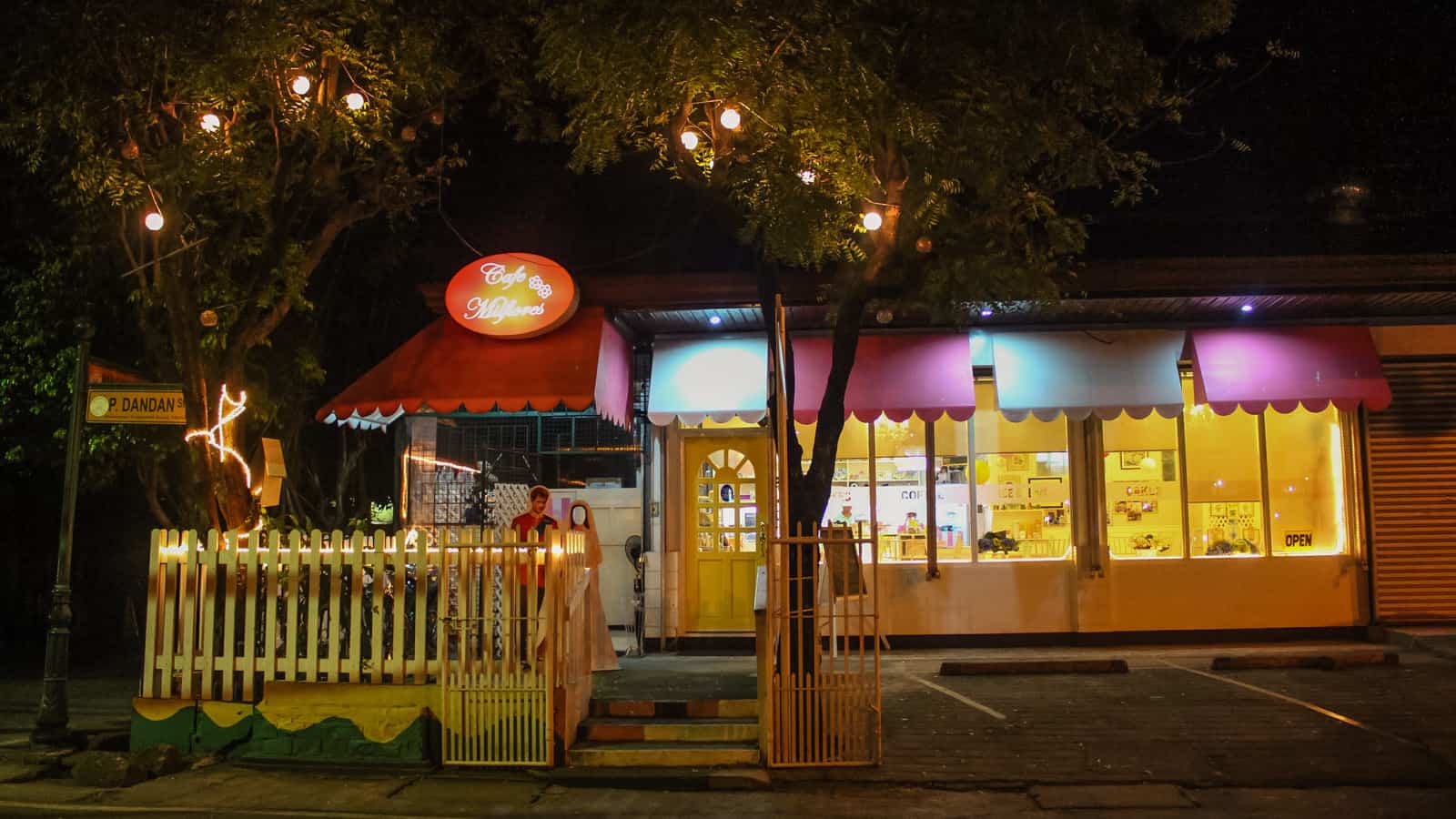 Milflores咖啡馆:菲律宾巴丹加斯市的美食之处