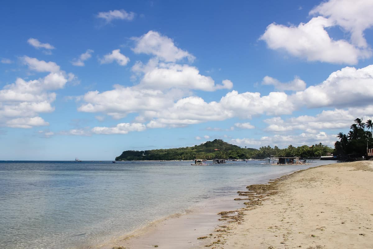 Matabungkay海滩的北端