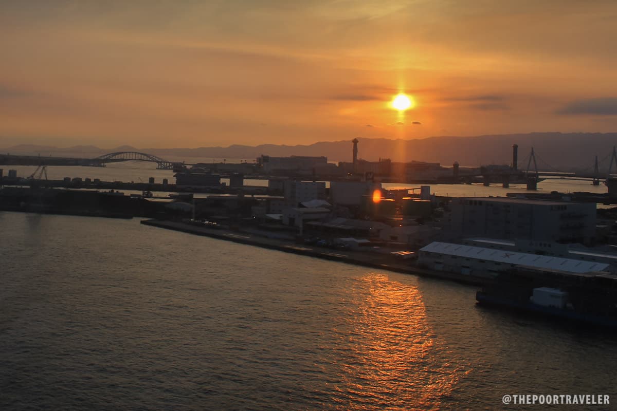 大阪湾日落。那是在远处