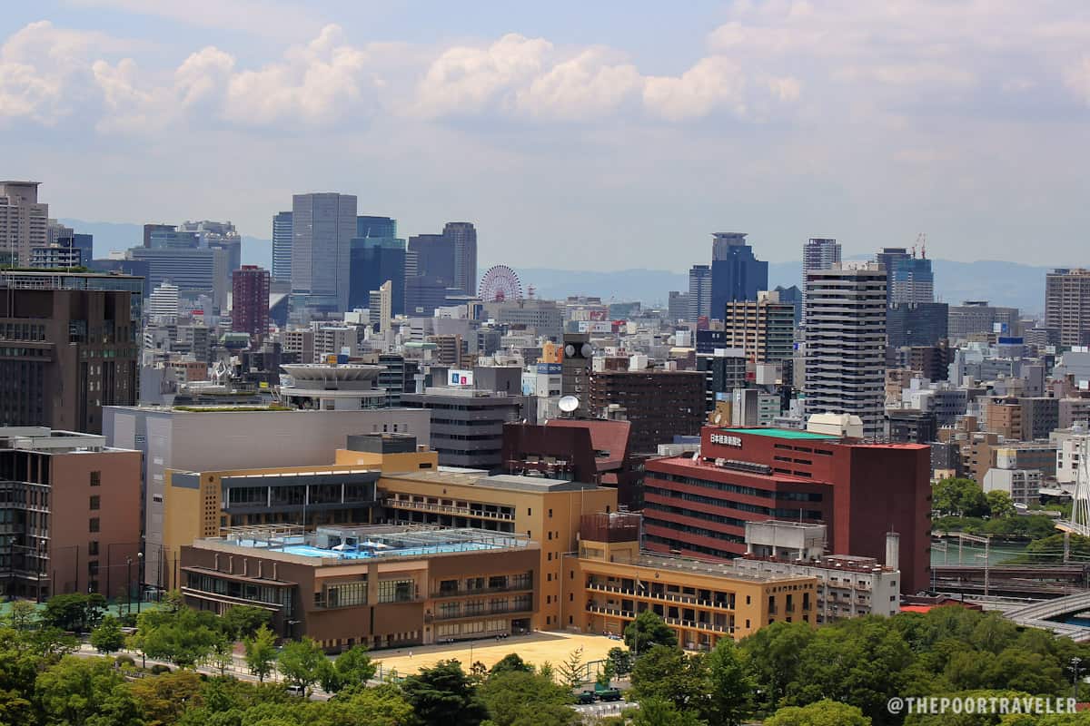 大阪都市风景从大阪城堡的顶层观看