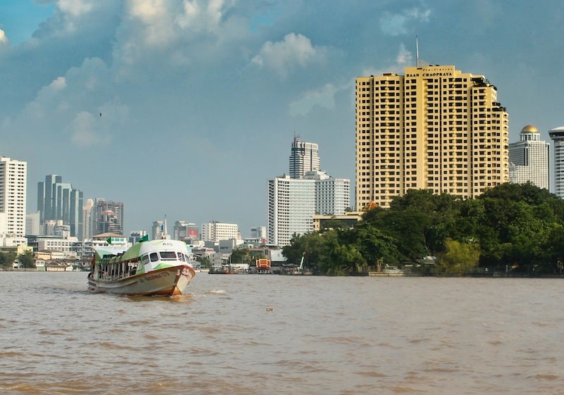 湄南河上的船