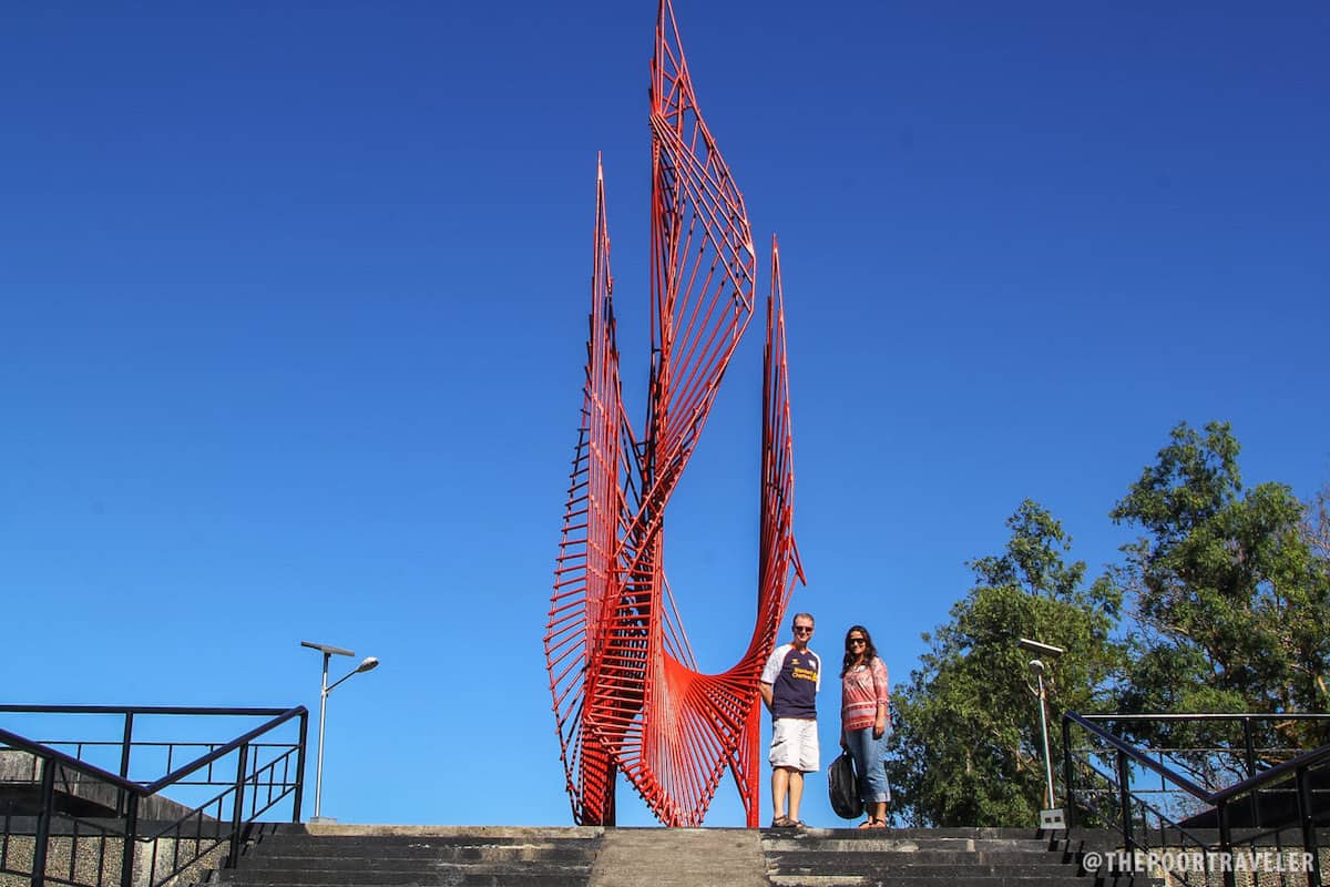 永恒的自由火焰的12m高纪念碑代表着永恒的自由。它是由雕塑家Aristides Dimetrios设计的。