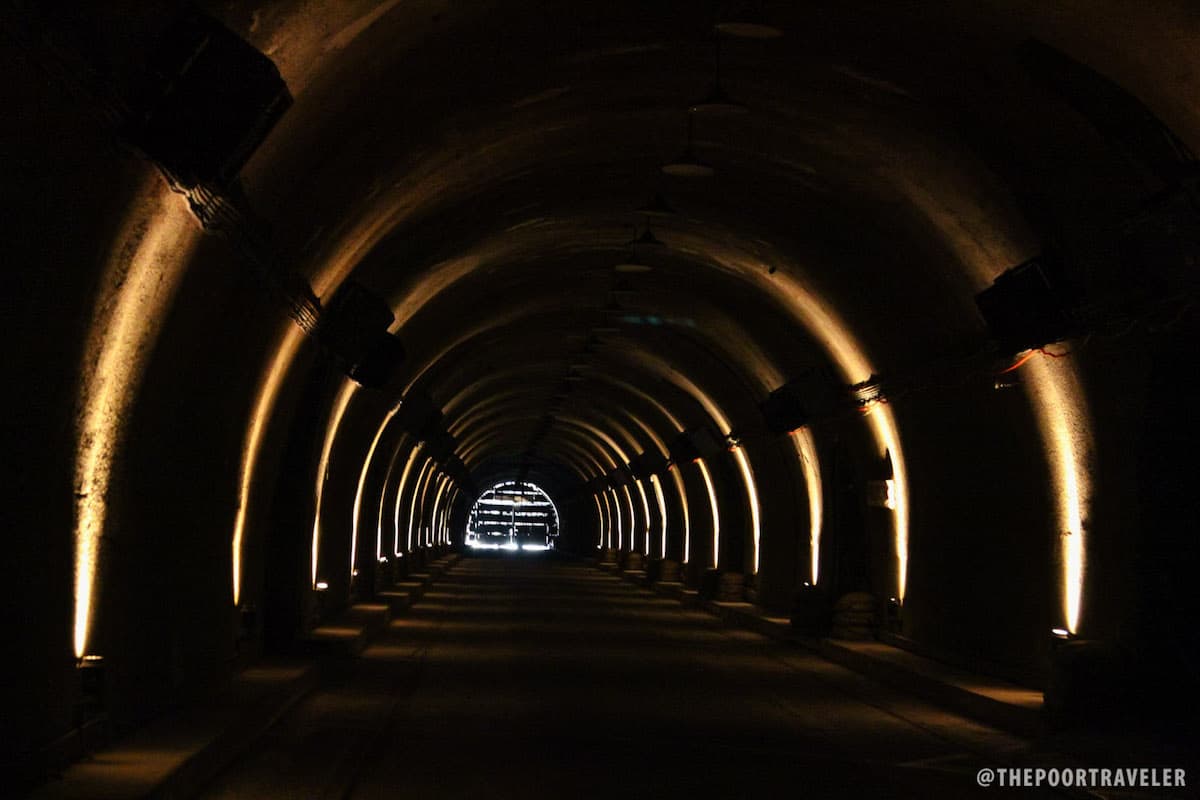 灯光和声音表演在马林塔的主隧道举行。