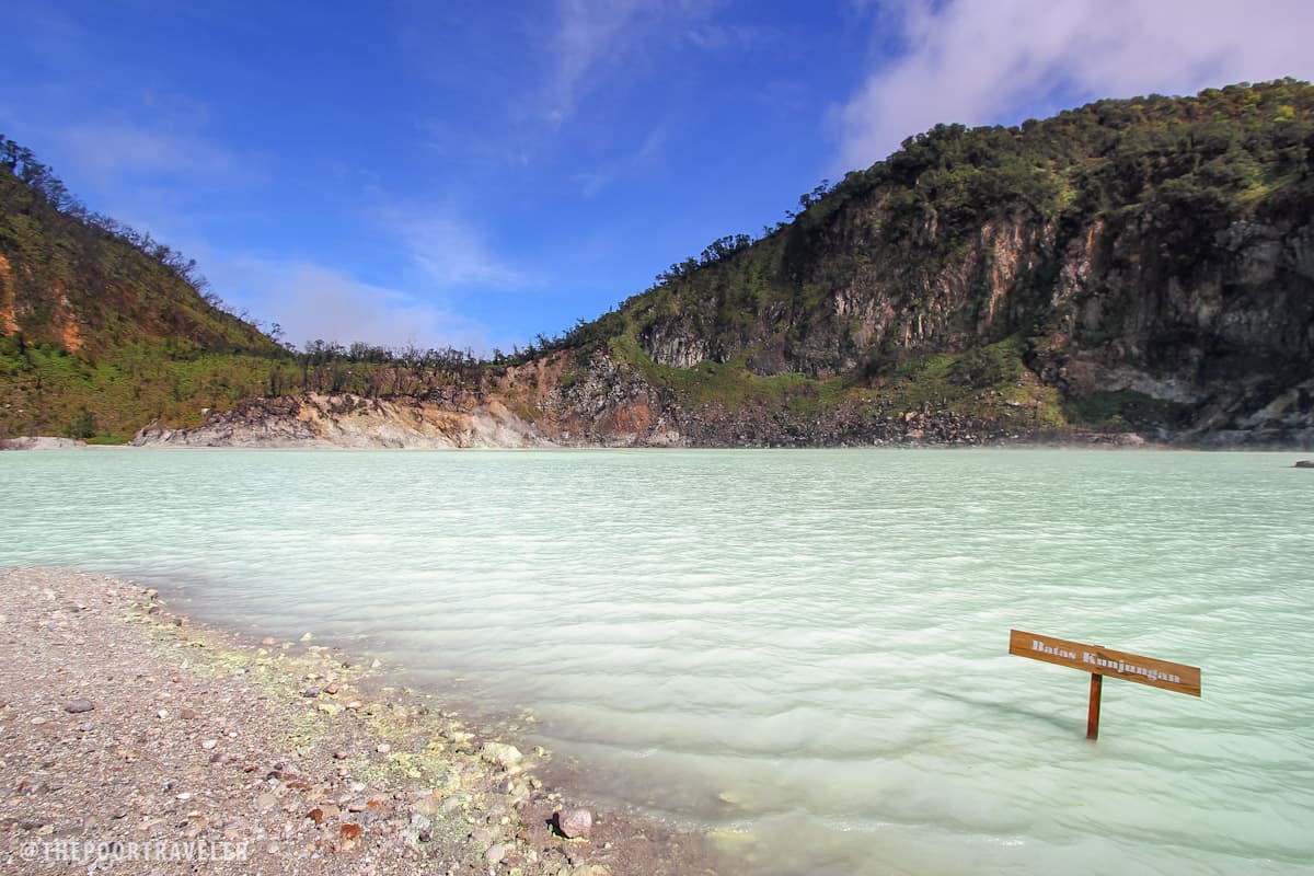卡瓦普提的绿松石火山口湖